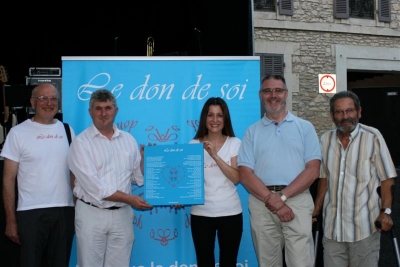 Mairie de Saint Didier : 22ème commune du Vaucluse à accueillir la toile, Le don de soi.