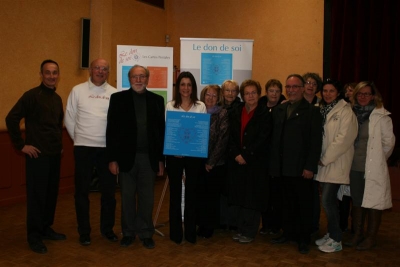 La mairie de Lapalud rejoint la chaîne de solidarité, Le don de soi.