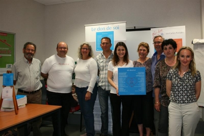 Les caisses locales du Crédit Agricole Ventoux Côtés sud de Bédoin et Caromb rejoignent la chaîne de solidarité, Le don de soi.