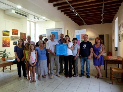 Mairie de Crillon le Brave: 24ème commune du Vaucluse à accueillir la toile, Le don de soi.