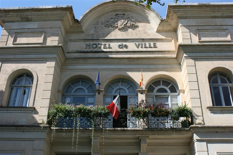La mairie d’Apt : 27ème commune du Vaucluse à accueillir la toile, Le ...